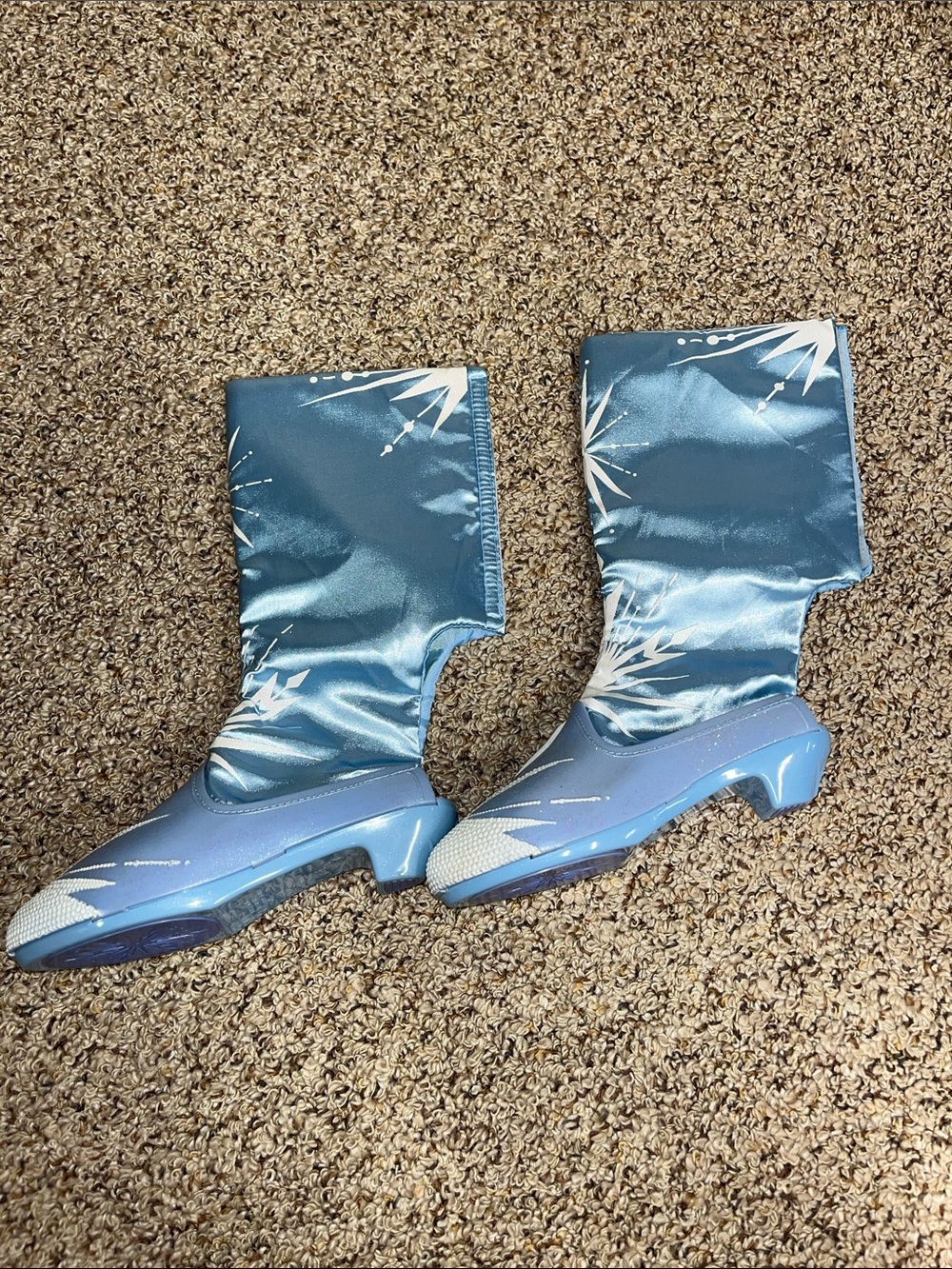 Light Blue Elsa Dress-Up Accessory Set with Boots, hair clip, gloveTiara and Wan - Picture 4 of 7